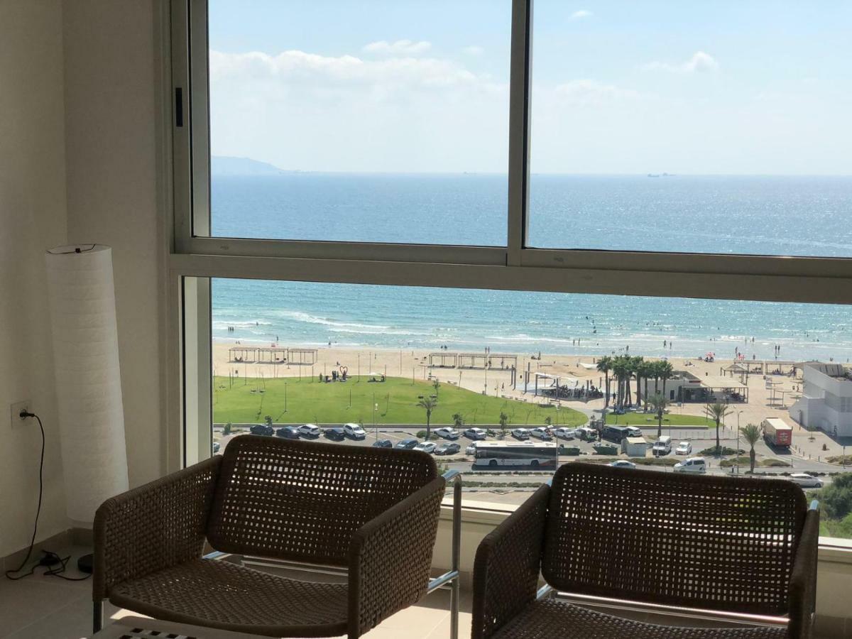 Beachfront Gallery Acre Exterior foto